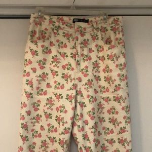 ASOS LUXE floral print cotton jeans. High waisted relaxed fit. Size 6. EUC. Cute